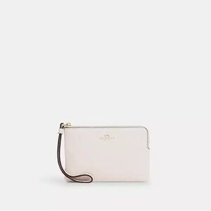 NWT - Coach Corner Zip Wristlet - Pebbled leather/Gold/Chalk